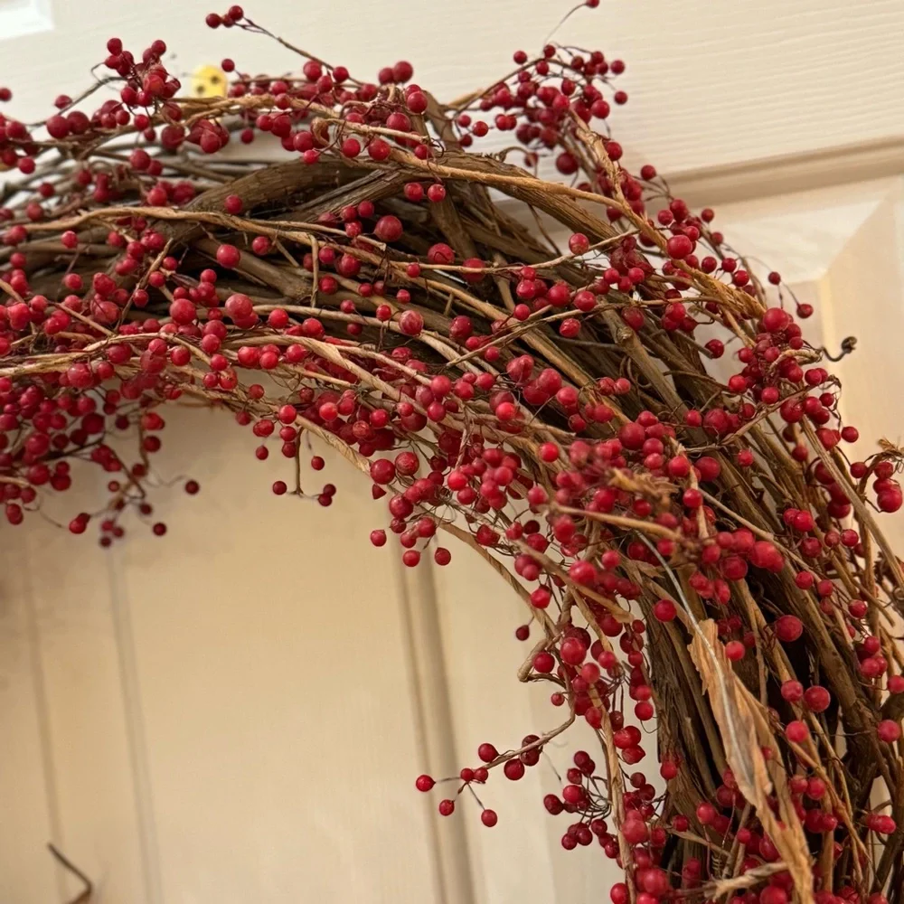 RED BERRY WREATH: